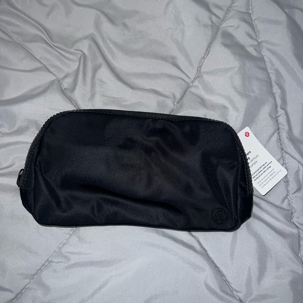 NWT Lululemon ORIGINAL Everywhere Belt Bag